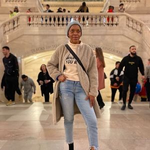 Meet your Posher, Makila